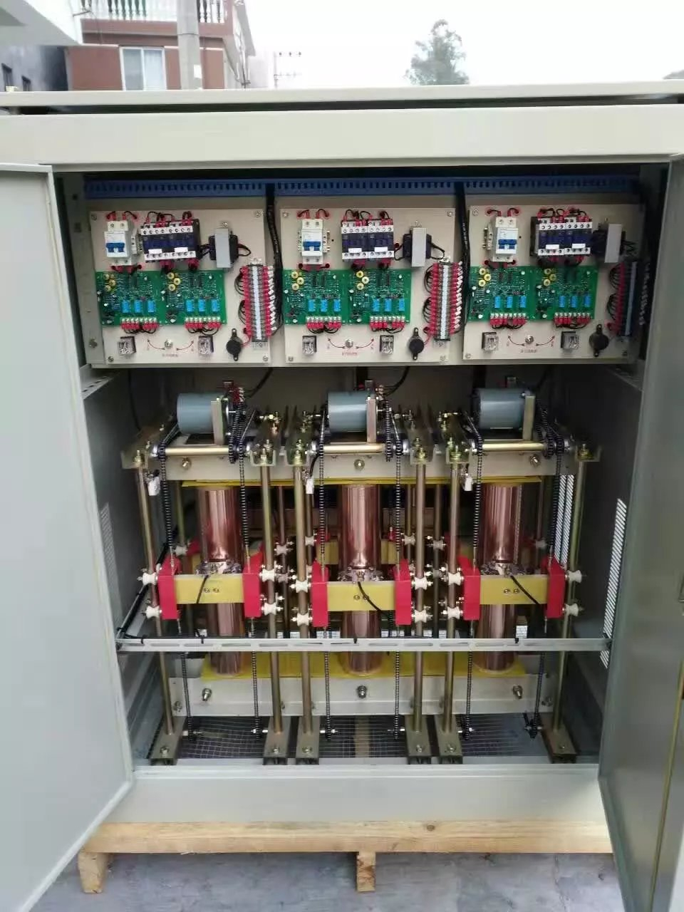 稳压器_SBWL-730KVA 304-456/380v 三相全自动补偿式